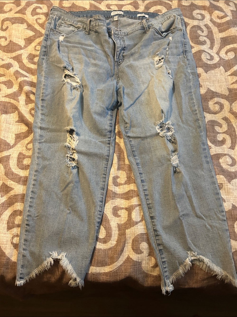 sofia by sofia vergara Light Blue Distressed Ankle Jeans